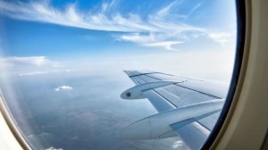 Vista desde la ventanilla de un avión